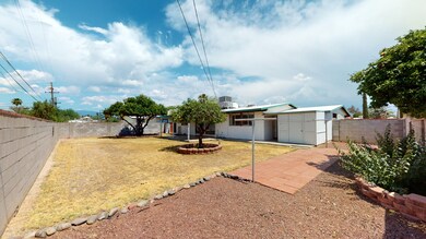 8341-E-Desert-Steppes-Dr-Backyard