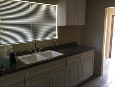 11707 Antwerp Ave, Los Angeles, CA 90059 - photo 5