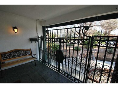 4165 E Pinecrest Cir, Las Vegas, NV 89121 - photo 3