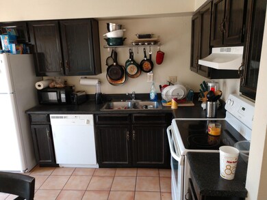 2135 kitchen pic 2
