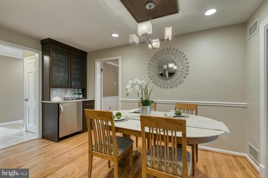 6418 Crosswoods Dr, Falls Church, VA 22044 - photo 7