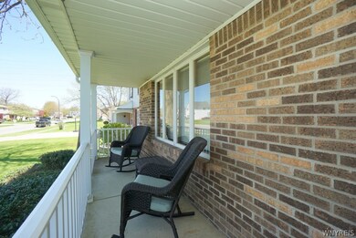 931 Castlebar Dr, North Tonawanda, NY 14120 - photo 3