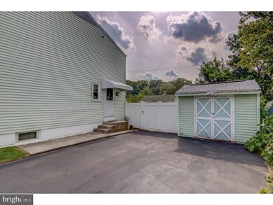 246 W Roland Rd, Brookhaven, PA 19015 - photo 3