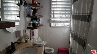 Apt 1 Bathroom