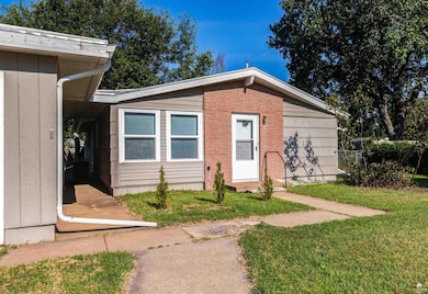 3007 Castle Ct, Salina, KS 67401 - photo 3