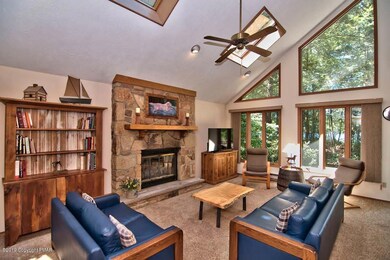 2452 Overlook Ln, Pocono Pines, PA 18350 - photo 3
