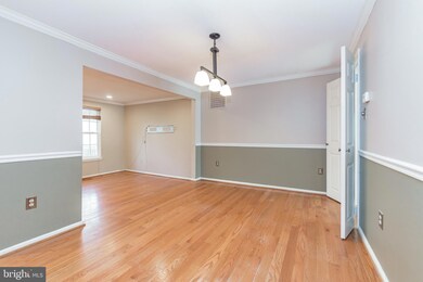 10110 Walnut Wood Ct, Burke, VA 22015 - photo 4
