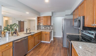 2647KathiKimStreet-71-HDR