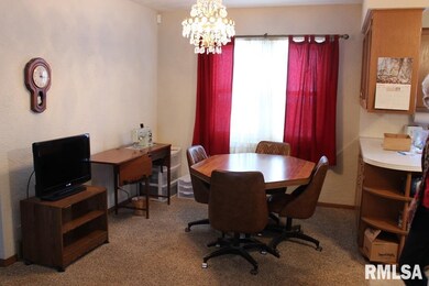 1556 W 29th St, Davenport, IA 52804 - photo 3