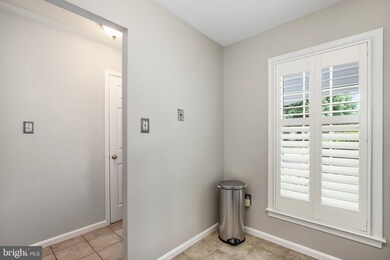 6364 Chimney Wood Ct, Alexandria, VA 22306 - photo 6