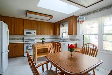 153 E Thompson Dr, Wheaton, IL 60189 - photo 3