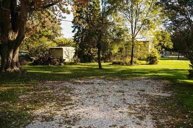 226 E Lake St, Topeka, IN 46571 - photo 4