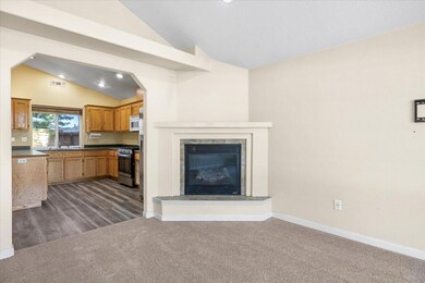 1336 Hawk Dr, Central Point, OR 97502 - photo 7