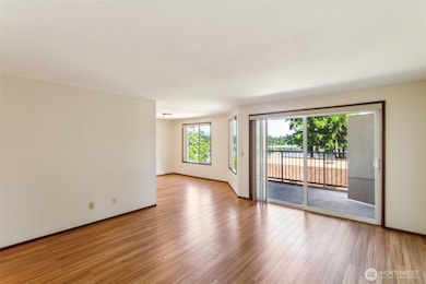 921 Pershing Ave unit 203, Bremerton, WA 98312 - photo 3