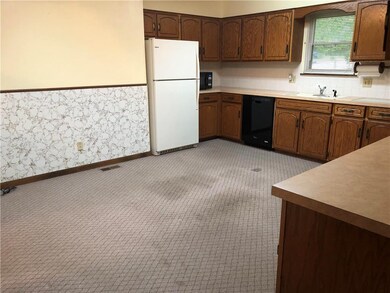 802 Englewood St, Lansing, KS 66043 - photo 7