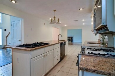 135 Overlook Dr, Holliston, MA 01746 - photo 3