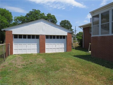 508 Montgomery St, Reidsville, NC 27320 - photo 3