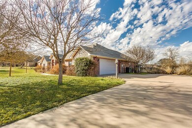 152 Overton Ridge Cir, Weatherford, TX 76088 - photo 3