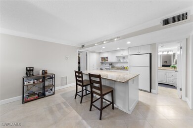 216 Palm Dr unit 5, Naples, FL 34112 - photo 4