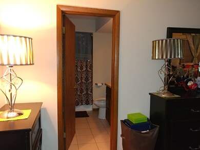 814 Carnation Ln, Matteson, IL 60443 - photo 2