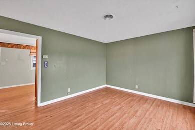 7509 Sherrard Dr, Louisville, KY 40258 - photo 6