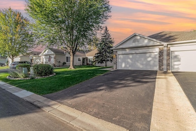 769 Lake Ridge Dr, Woodbury, MN 55129 - photo 3