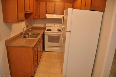 1608 W Northwest Blvd unit L, Winston Salem, NC 27104 - photo 3