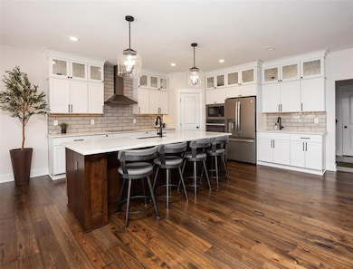 15034 Walnut Meadows Dr, Urbandale, IA 50323 - photo 2