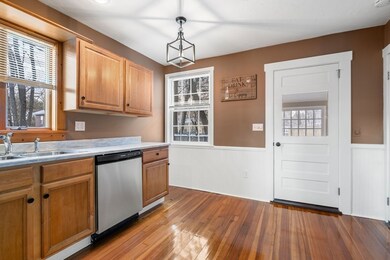 11 Jenkins St, Worcester, MA 01602 - photo 3