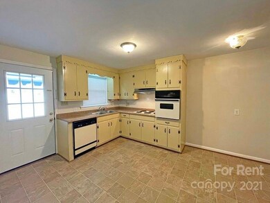 2328 5th Ave SW, Hickory, NC 28602 - photo 3