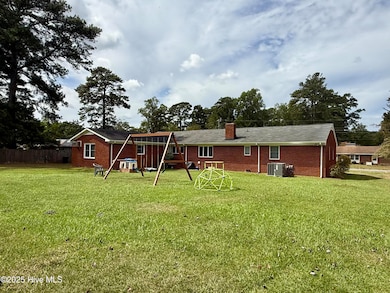 1005 Pinecrest St, Williamston, NC 27892 - photo 7