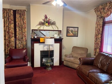 1st Floor Living Room & deco fireplace