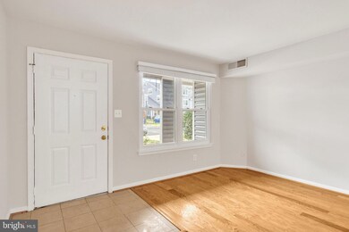 13659 Orchard Dr unit 3659, Clifton, VA 20124 - photo 2