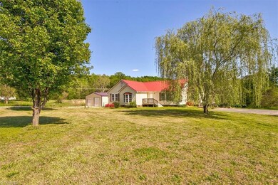 1396 Willow Downs Ct, Asheboro, NC 27205 - photo 3