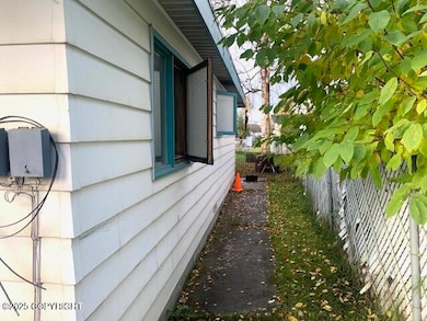 511 N Flower St, Anchorage, AK 99508 - photo 5
