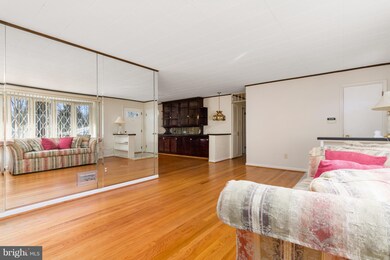 6808 Collinsdale Rd, Parkville, MD 21234 - photo 5