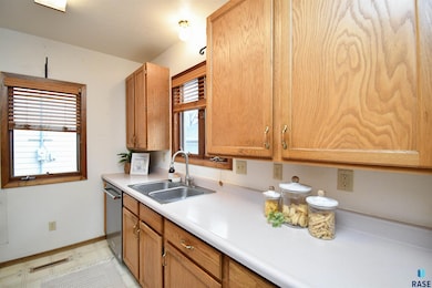 103 W 26th St, Sioux Falls, SD 57105 - photo 6