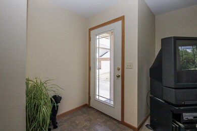 542 Lexington Dr, Oregon, WI 53575 - photo 5