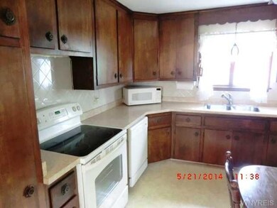 2747 Orleans Ave, Niagara Falls, NY 14303 - photo 3