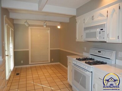 41 SW Pepper Tree Ln, Topeka, KS 66611 - photo 6