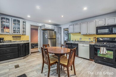 Dining/Kitchen