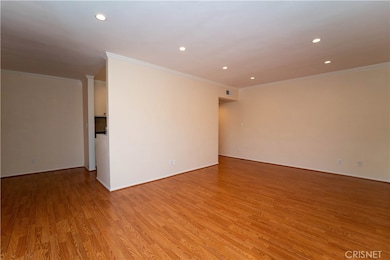 18307 Burbank Blvd unit 32, Tarzana, CA 91356 - photo 5