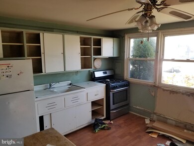 920 Imperial Ct, Halethorpe, MD 21227 - photo 3