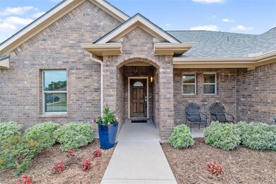 2010 Lindentree Dr, Weatherford, TX 76086 - photo 2