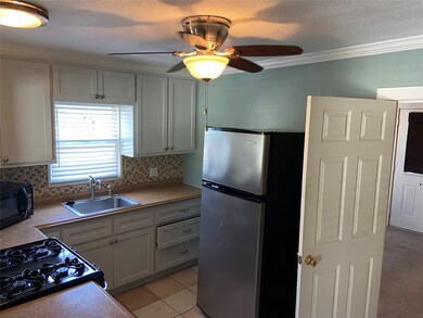 Kitchen - fridge included