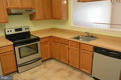 7517 Belle Grae Dr unit 11, Manassas, VA 20109 - photo 5