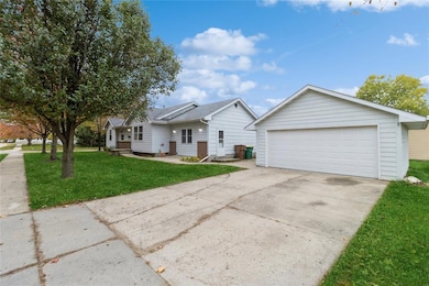 114 S 14th Ave, Winterset, IA 50273 - photo 2