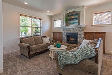 3747 NE Purcell Blvd, Bend, OR 97701 - photo 4