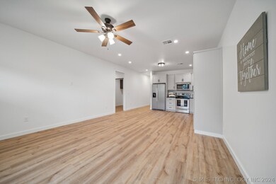 736 E 2nd St, Cushing, OK 74023 - photo 6