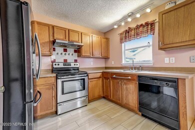 7955 Cherry Blossom Dr S, Jacksonville, FL 32216 - photo 6